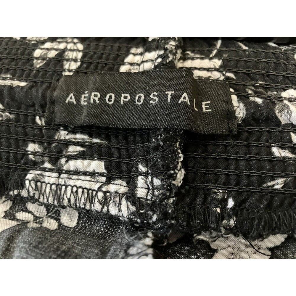 Aeropostale Womens Black White Floral Wide Leg Crop Capris Large NWOT - Picture 2 of 6